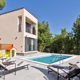 Villa Casa Ladonia, a stylish pool villa in Labin, viešbutis mieste Labinas
