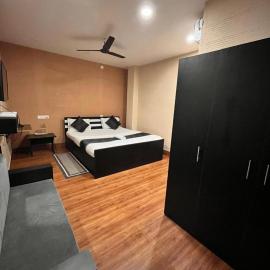Meeraj Residency, מלון בMātigara