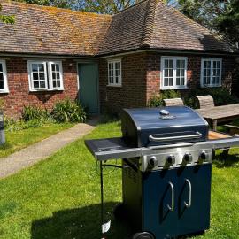 Green Cottage in grounds of Grade II* Frognal Farmhouse