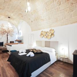 Olympus Luxury Suites Menotti, hotel in Mola di Bari