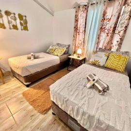Bloomstone - 2BR Town House Aurora - Dumaguete, Hotel in Sibulan