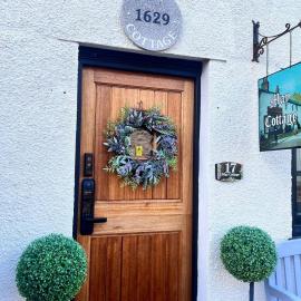 Historic 1629 May Cottage with Hot Tub