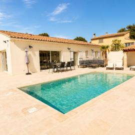 Maison neuve haut de gamme avec piscine et vue magnifique, hotel a Lagnes