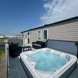 Golden Anchor - The Bordeaux - Coastal Caravan Breaks, hotel in Chapel Saint Leonards