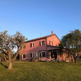Casa Rosa, hotel in San Costanzo