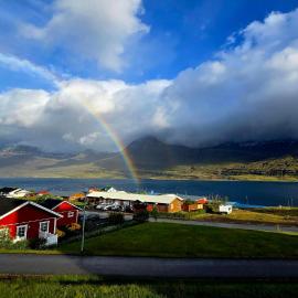 Cozy Fjord Loft, hotel a Reyðarfjörður