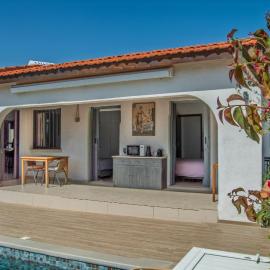 Villa Leda - The Guest Wing, hotel in Paphos