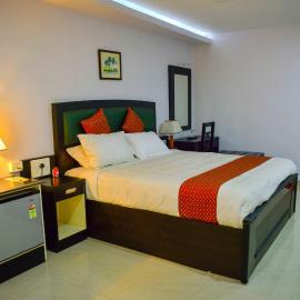 Cheruppulasseri में, होटल Deepa Restaurant and Tourist Home