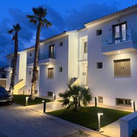 Latsis Suites, Hotel in Moláoi