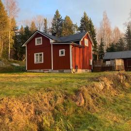 House in the forest, Sweden Hälsingland、Ljusneのホテル