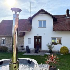 Wellness Venkov s vířivkou, saunou a hernou