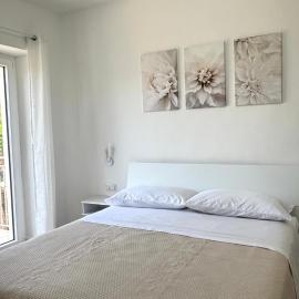Lou's Apartment, hotel a Brattirò
