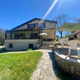 Maison familiale de charme calme proche Sisteron, hotel a Mison