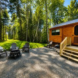 Cozy Coastal Cabin 5, hotel en Steuben
