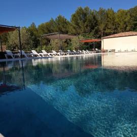 Camping maeva Escapades Sainte-Victoire, hotel in Beaurecueil