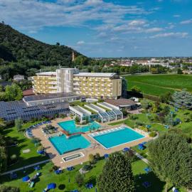 Hotel Terme Leonardo، فندق في أبانو تيرمي