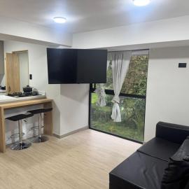 Apartamento amoblado y de lujo en Chinchiná, con piscina y jacuzzi, hotel u gradu Chinchiná