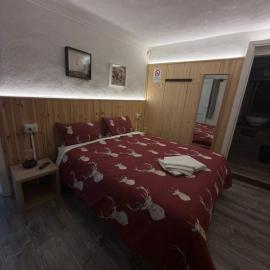 La ca veja, Hotel in Locana