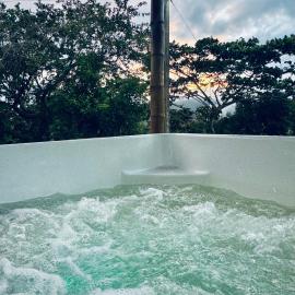 Jacuzzi - flores en la colina 2, ξενοδοχείο σε Bellavista