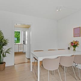 Bright and spacious 3 bedroom with balcony close to the city, hotel Aabenraaban