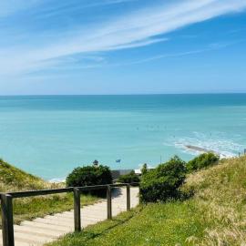 Bid Art Modern Apartment 500m from the Ocean