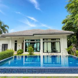 MYSA 3bed Pool Villa Near Central Phuket Bang Tao, hotel in Phuket