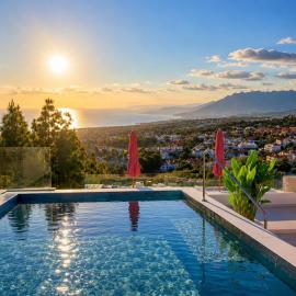 Luxury Penthouse with panoramic Sea & Mountain Views