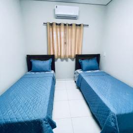 Casa completa com Ar, Wi-Fi, garagem coberta e ótima localização, hotel di Barra do Garças