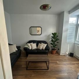 5BR Home Street Parking for Contractors
