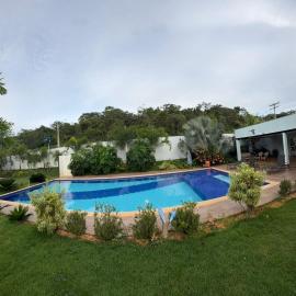 Refúgio Garden Eventos, hotel in Senador Canedo