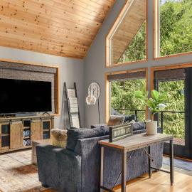 Spacious cabin with forest views hot tub BBQ wrap around deck