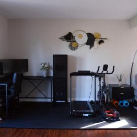 3BR Modern Apt • Gym • Workspace • Quiet Location