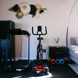 3BR Modern Apt • Gym • Workspace • Quiet Location