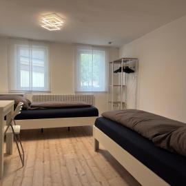 Gästehaus mit 5 separaten Schlafzimmern für 8 Personen , 24 h check in, hotel v destinácii Aalen