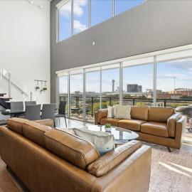 Downtown Luxury Penthouse No 605