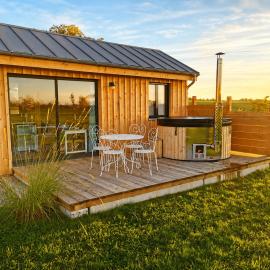 Cabane cosy & bain nordique "La Mâh'nnotte" – hotel w mieście Hergugney