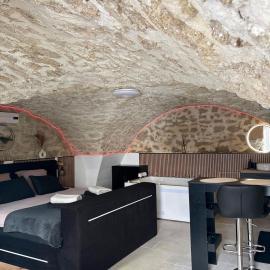 Secret loveroom-suite romantique avec spa balneo、Saint-Chamasのホテル