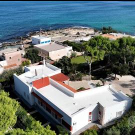 Villa Paola by the sea, hotel v mestu Cozze