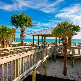 Crystal Bay Stays a stylish 2BR 2BA coastal getaway to 7 min to drive to Beach, hotel din Englewood