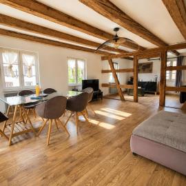 Spacious 100sqm apartment - 40sqm living room - private parking near Strasbourg, viešbutis mieste Furdenheim