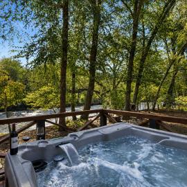 A Rivers Edge, Hotel in Mineral Bluff
