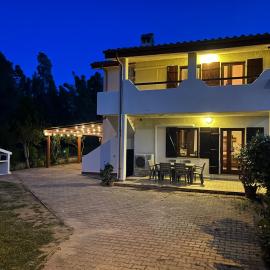 Villa La Dolce Teodoro - Spacious Family Villa Near Beaches & Center، فندق في سان تيودورو