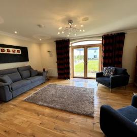 24 Castle Hume Court Holiday House, Hotel in Enniskillen