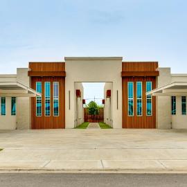 Modern Getaway w/ Private Patio & Grill in McAllen، فندق في ماكالين