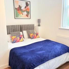 Stylish Studio 9, ensuite,Kitchennete, Weekly stay deals, Parking, Contractors, NHS,Families,nr Sandwell hospital
