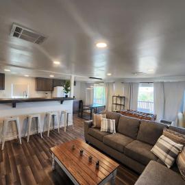 Pet-Friendly Home Game Room Near Grand Canyon, hotel in Meadview
