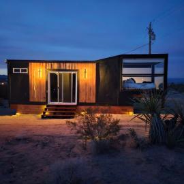 Rockstar Luxury Glamping 360 Views W EVCharger, hotel in Meadview