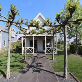 Bungalow in South Holland by the Water, Hotel in Simonshaven