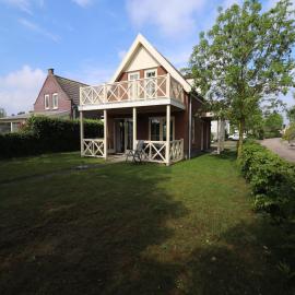 Bungalow in Zuytland by Water and Nature, hotel in Simonshaven