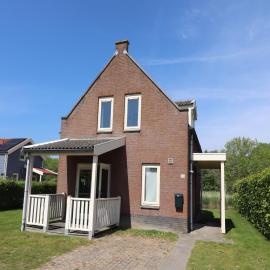 Bungalow in Zuytland Buiten by the Water, Hotel in Simonshaven